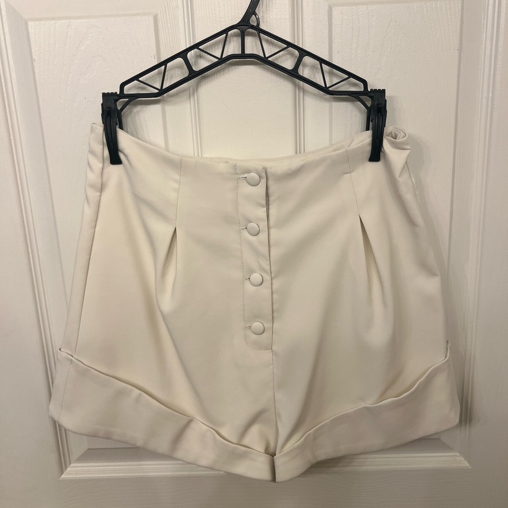 Revolve Camila Coelho Arielle blazer (small) and Paulina shorts (medium)in ivory - Picture 7 of 14